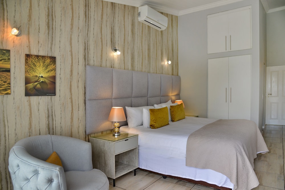 Luxury Room (Upstairs) - Photo 5