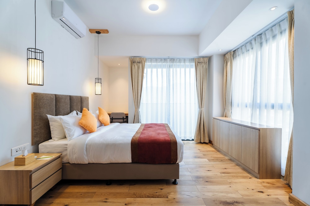 Corporate Suite - Photo 1
