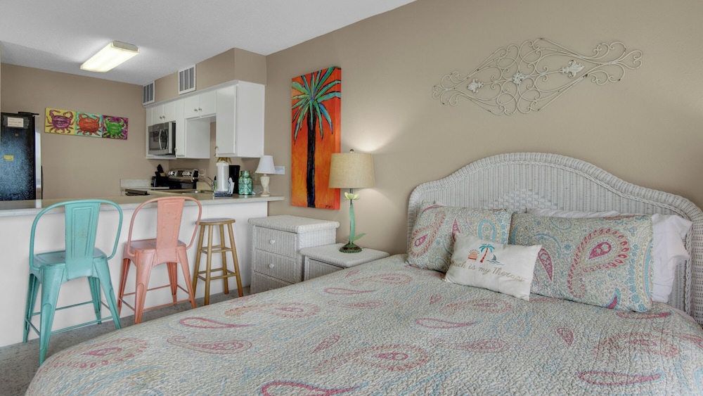 Condo, 1 Queen Bed with Sofa bed, Patio, Ocean View (Beachfront Condo II 202A)
