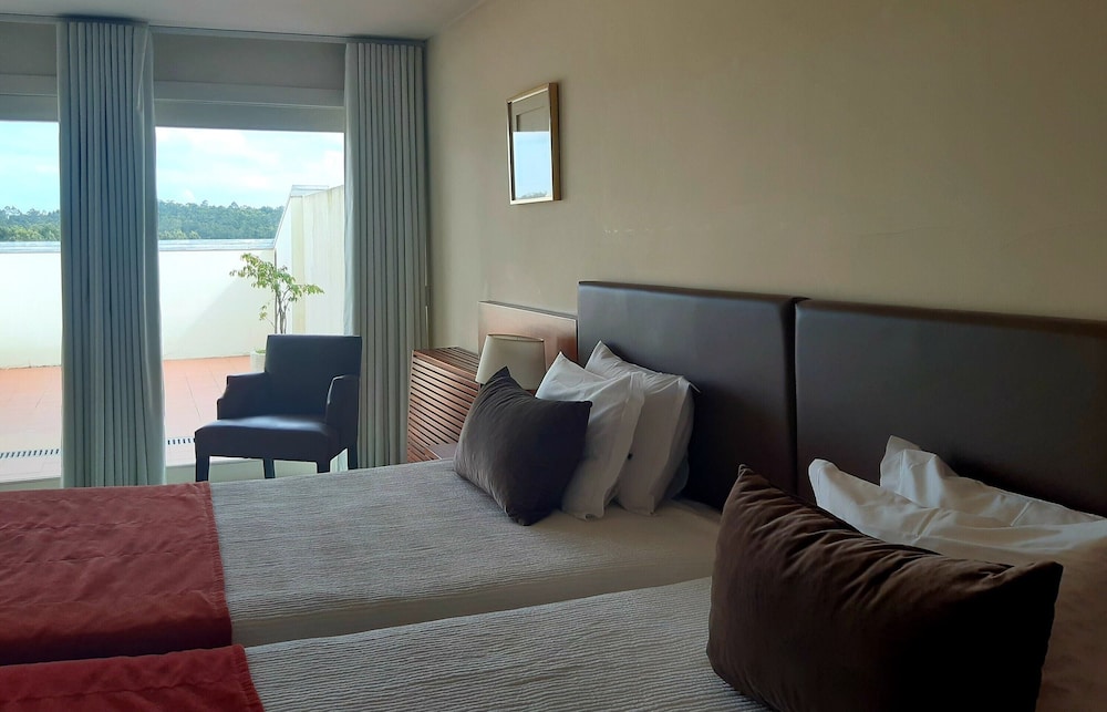 Twin Room, Balcony, River View - Photo 3