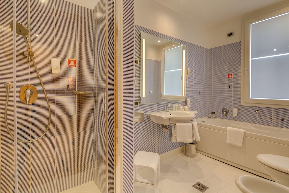 Junior Suite, 1 King Bed - Photo 16