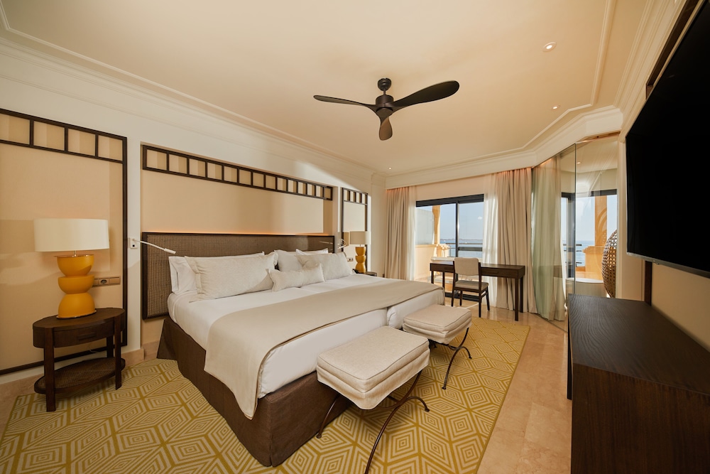 Suite Club Preferencial con Vista Frontal al Océano (2 adultos)