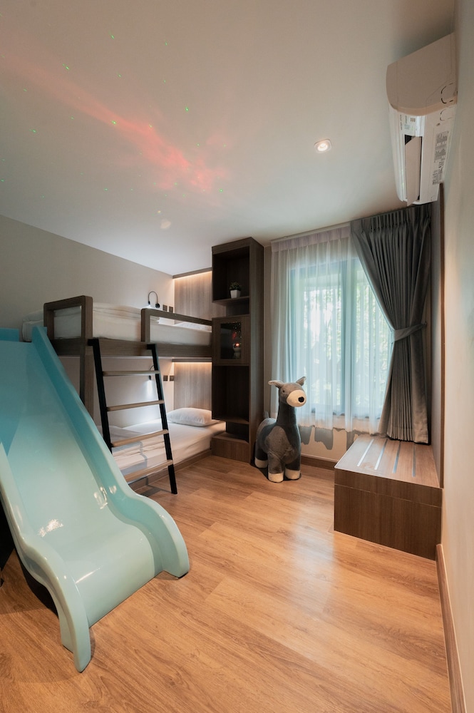 Luxury Family Suite - Photo 9