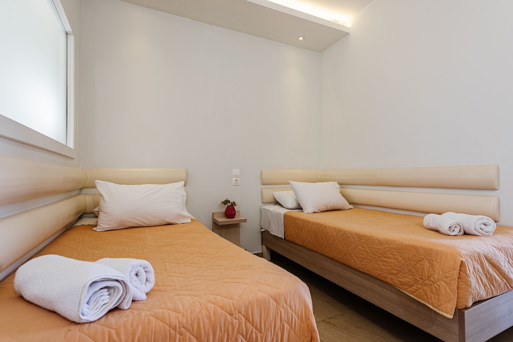 Family Room, 1 Bedroom, Pool Access photo 1