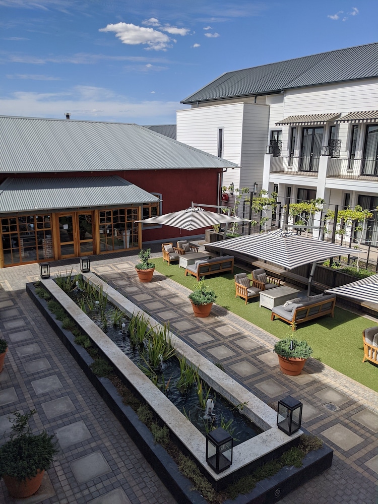 Deluxe Room, Courtyard View (UPPER LEVEL COURTYARD ROOM WITH BATH) photo 2
