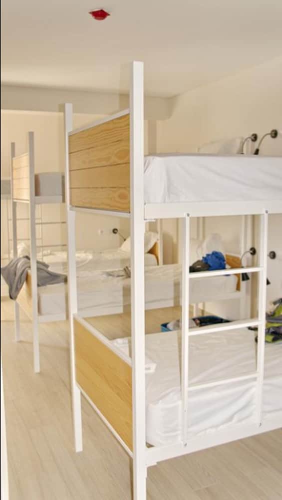 Family Quadruple Room, Private Bathroom (4 Beds) photo 3