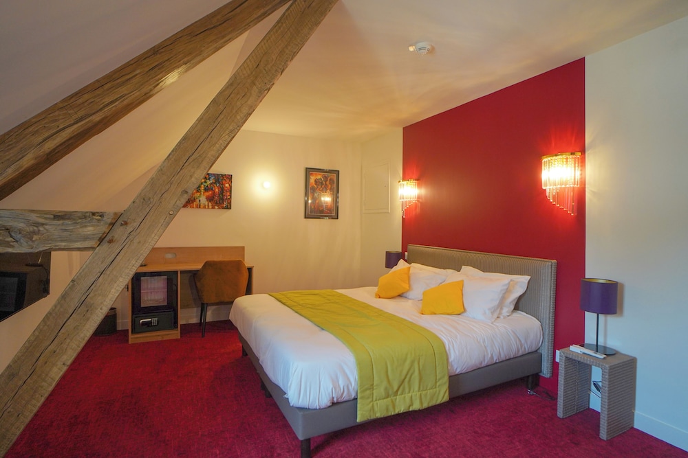 Deluxe Suite, Courtyard View