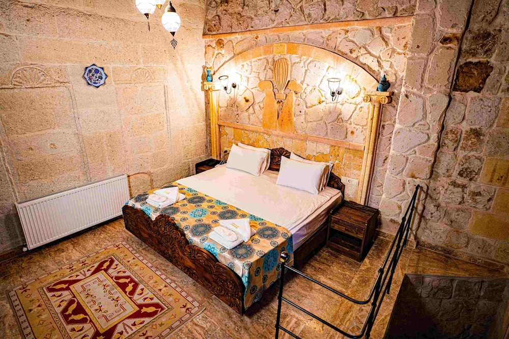 Comfort Room, Courtyard View (Stone) - Photo 1