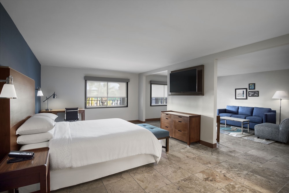 Suite, 1 King Bed, Pool View - Photo 2