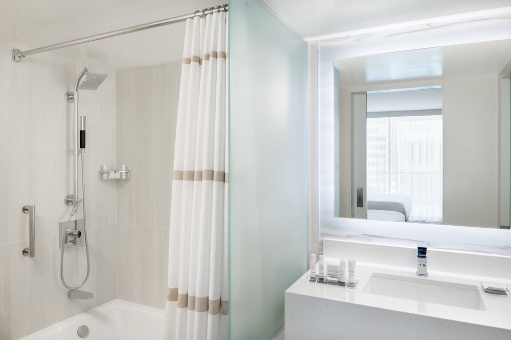 Room, 2 Double Beds, Balcony, City View (Waikiki City View) - Photo 11