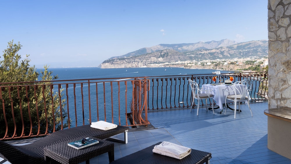 Elite Suite, Hot Tub, Sea View - Photo 6