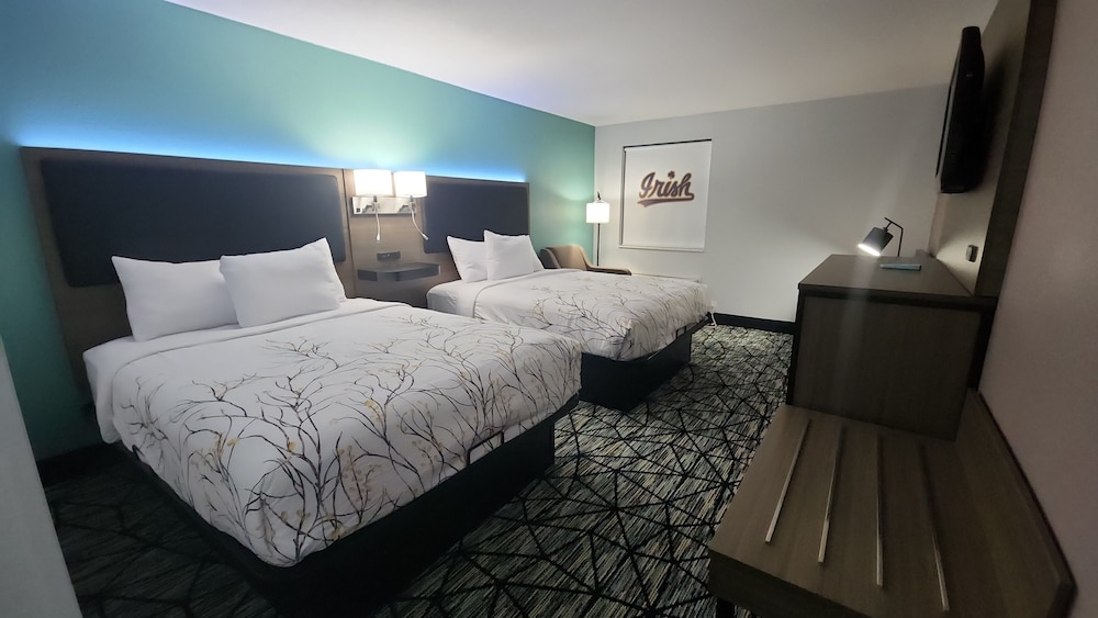 Room, 2 Queen Beds, Non Smoking - Photo 1