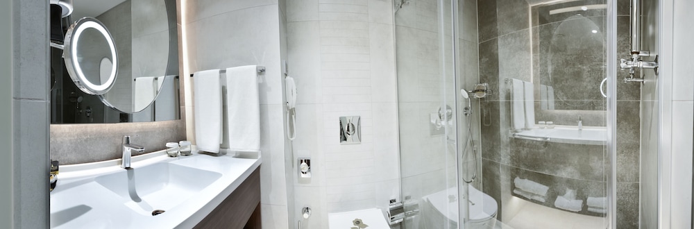 Deluxe Double or Twin Room - Photo 9