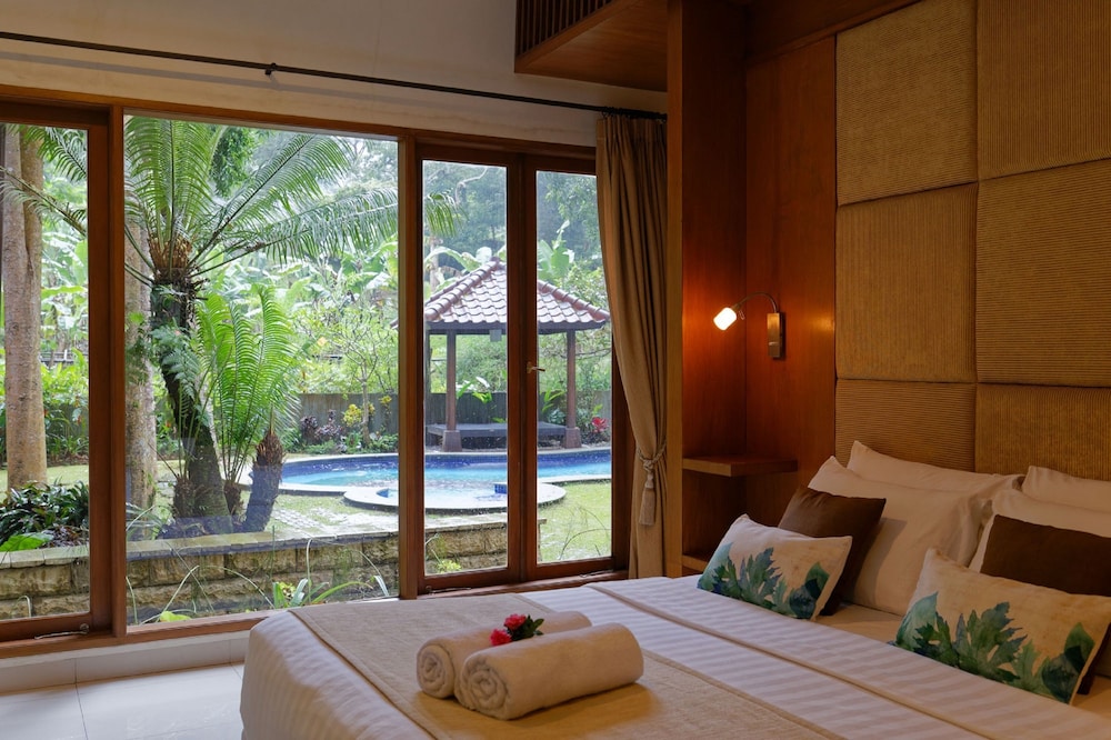 5 Bedrooms Anandita Residence photo 1