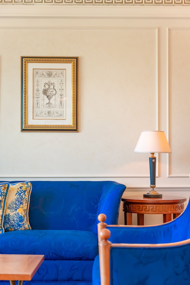 Deluxe Suite - Photo 6