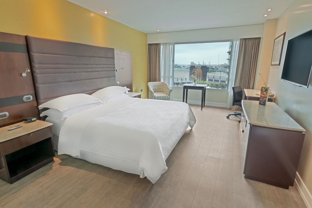 Classic Room, 1 King Bed, Smoking
