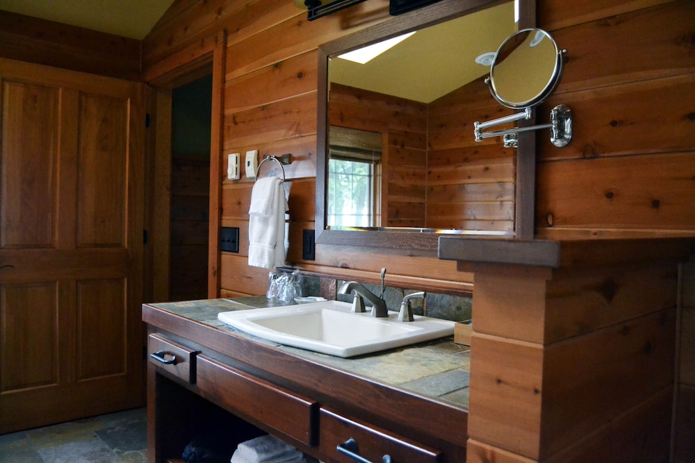 Premier Lakeview One Bedroom Cottage photo 2