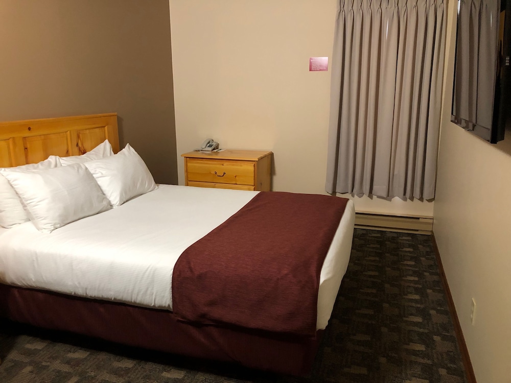 Deluxe Suite, 1 Queen Bed with Sofa bed, Kitchen photo 1