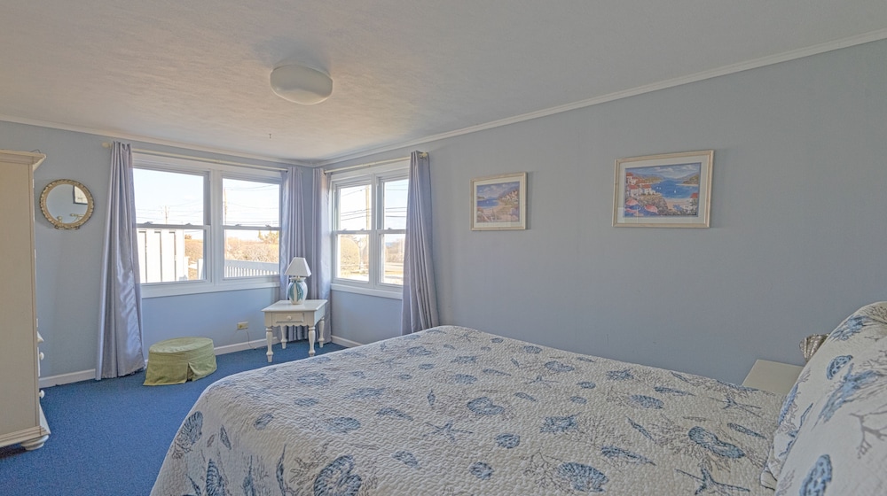 Two-Bedroom Cottage photo 2