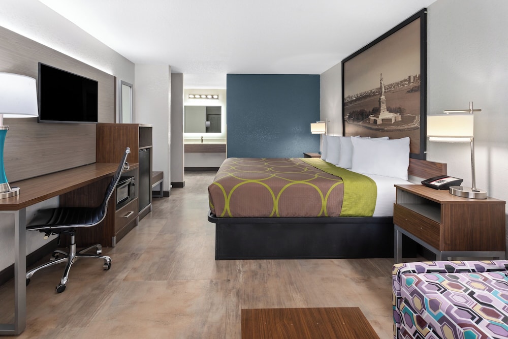 Room, 1 King Bed, Non Smoking - Photo 5