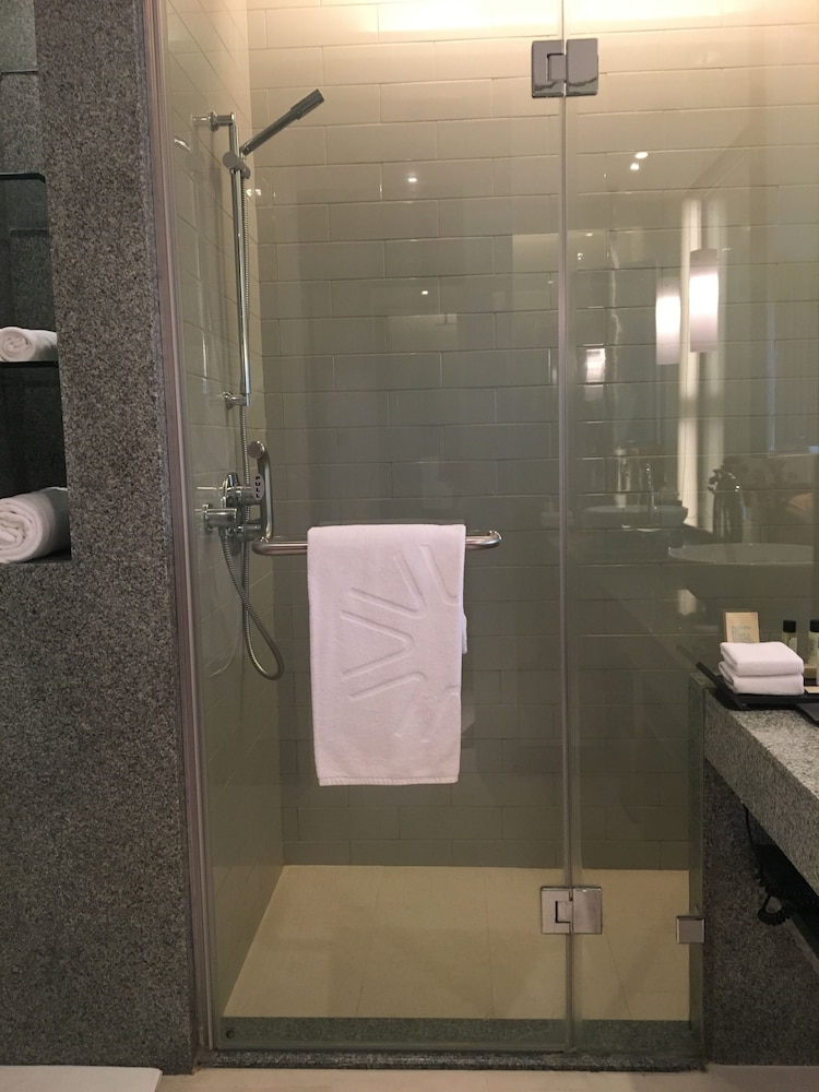 Premium Room, 1 King Bed, City View - Photo 3
