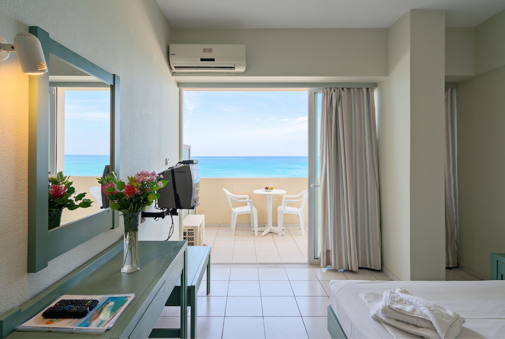 Studio, Sea View