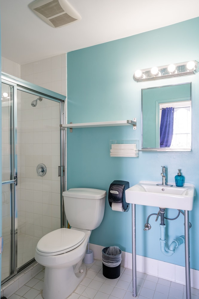 Double Room Ensuite with Sea View thumbnail 6