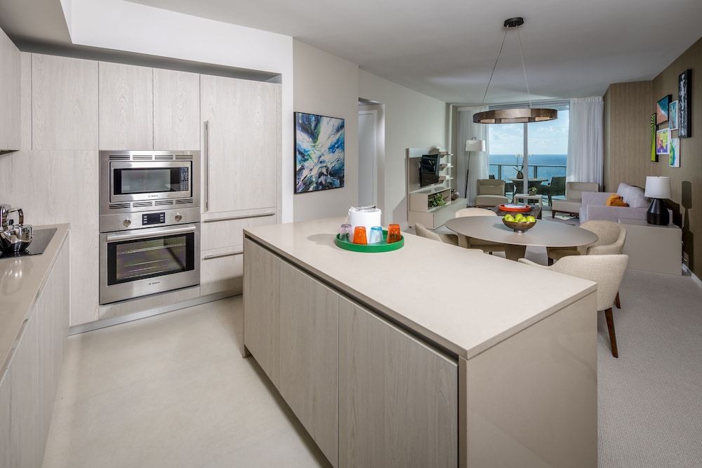 Suite, 1 Bedroom, Partial Ocean View photo 2