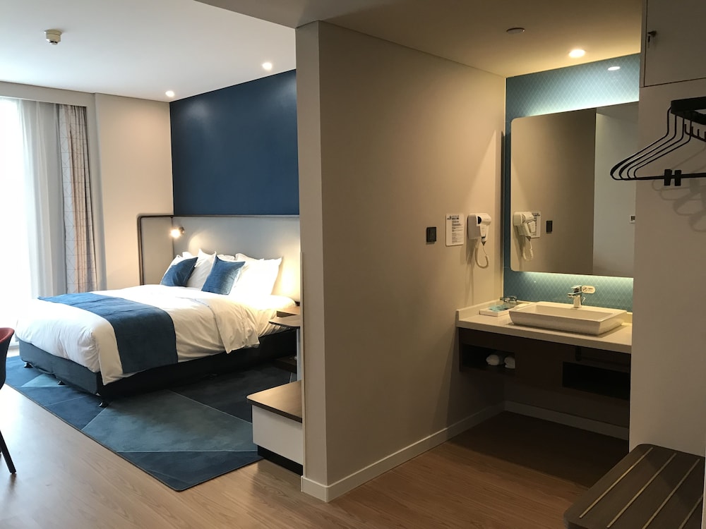 Standard Room, 1 King Bed photo 1