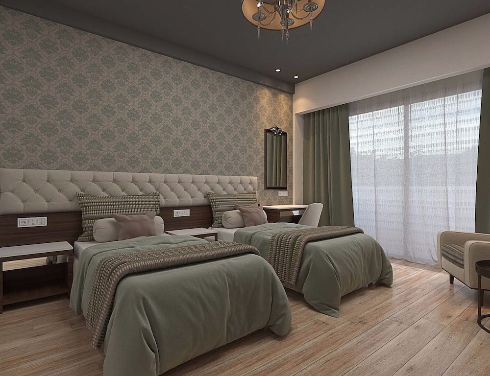Deluxe Room - Photo 13