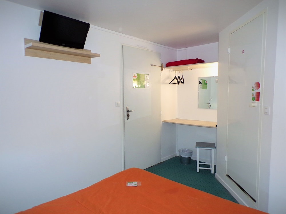 Family Room - Photo 6
