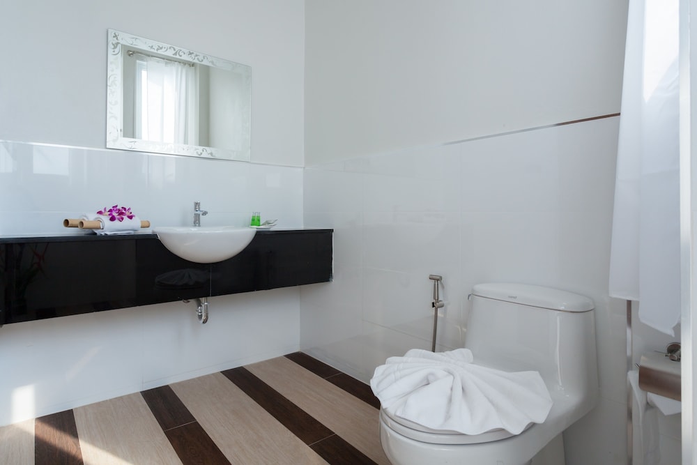 Deluxe Triple Room - No View photo 2