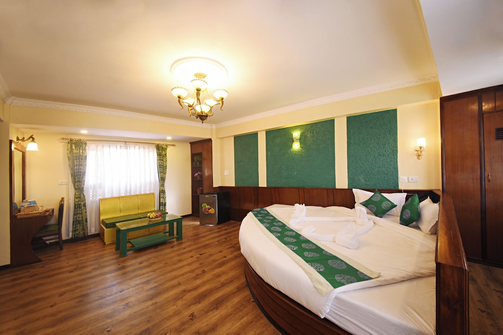 Suite Room With Bathtub