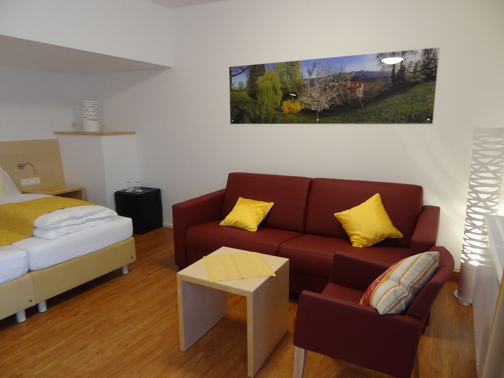 Family Room, Allergy Friendly, Mountain View - Photo 5