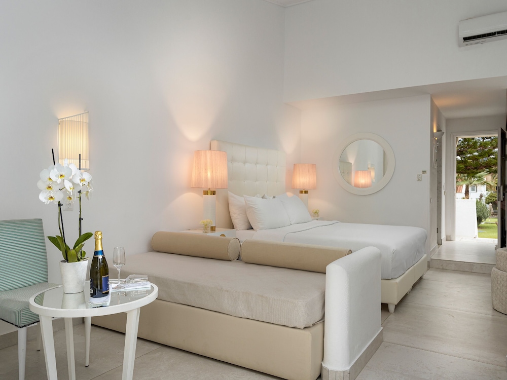Junior Bungalow Suite, Seafront - Photo 2