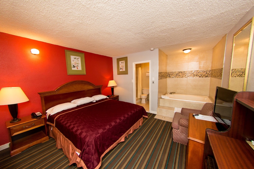 Suite, 1 King Bed, Jetted Tub photo 2