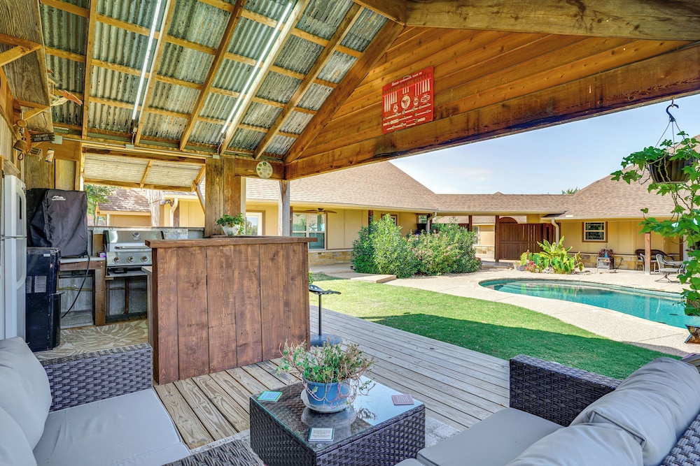 House (4 Bedrooms) photo 2
