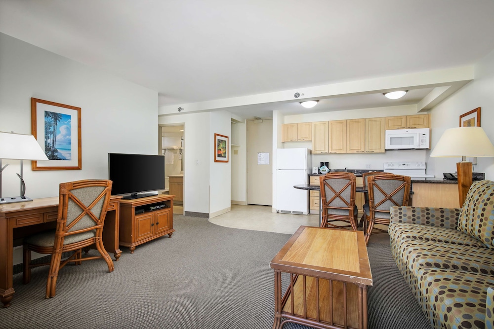 Suite, 1 Bedroom, Partial Ocean View - Photo 9