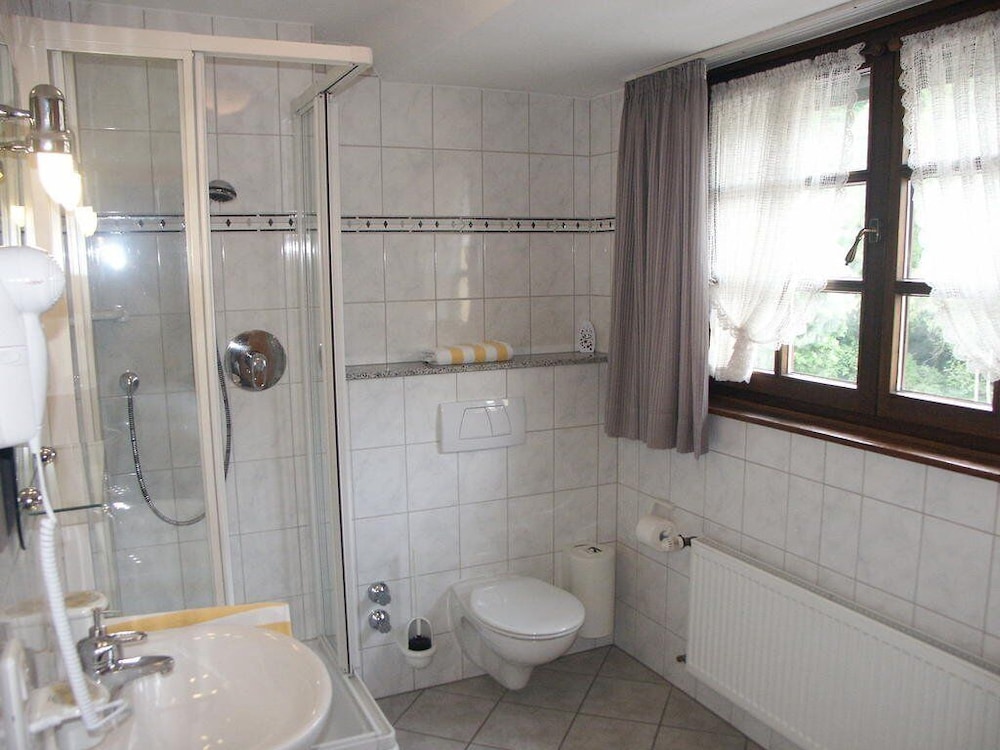 Basic Double Room photo 3