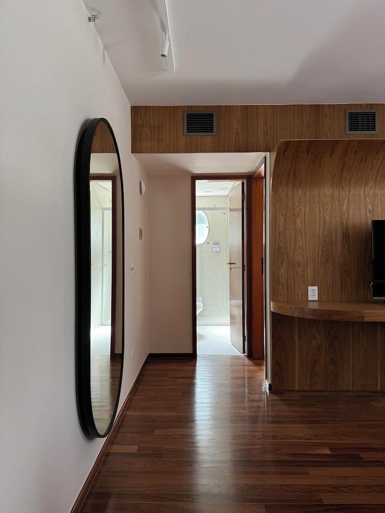 Deluxe Double Room thumbnail 5