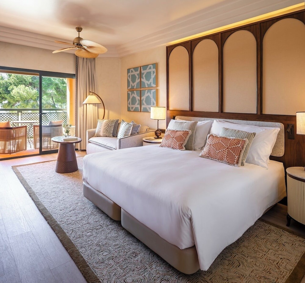 Deluxe Room, 1 King Bed, Garden View