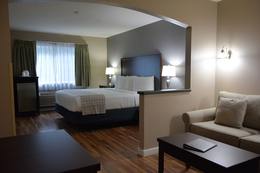 Suite, 1 King Bed, Jetted Tub photo 3
