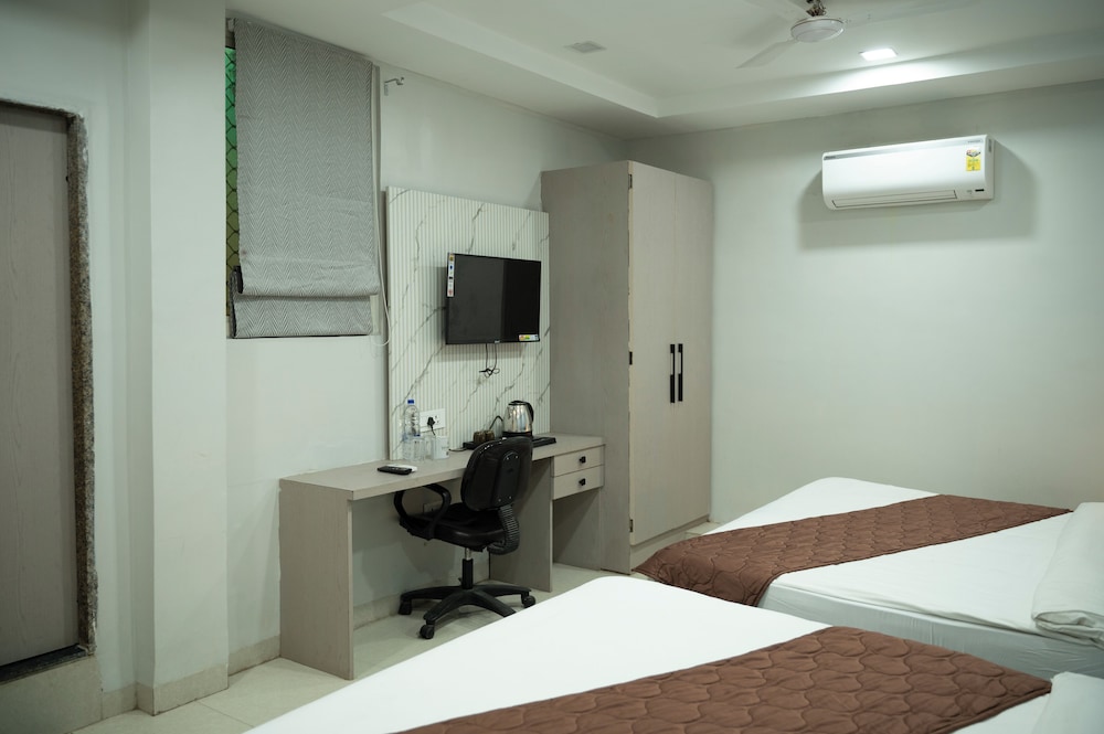 Premium Twin Room - Photo 5