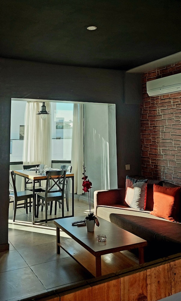 Executive Suite - Photo 3