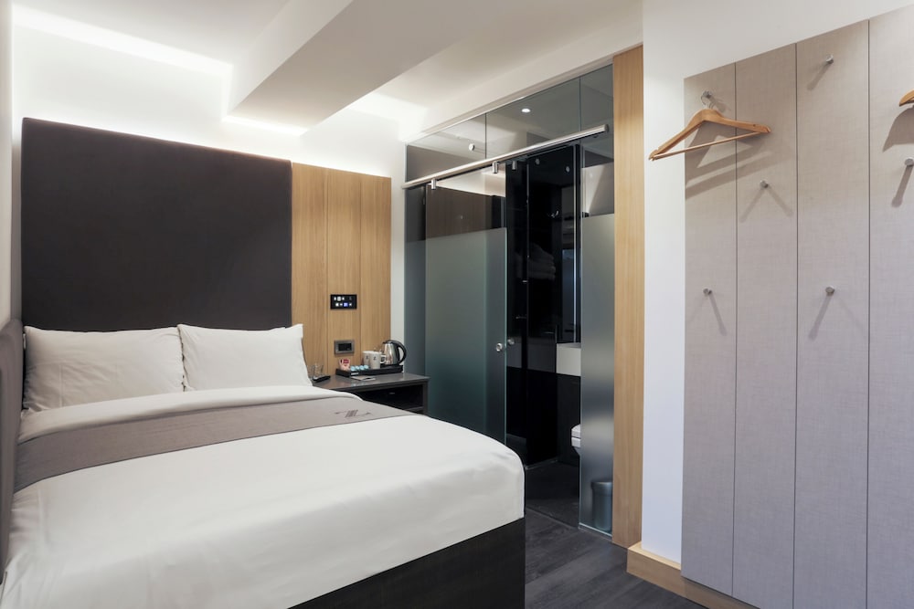 Double Room, No Windows photo 1