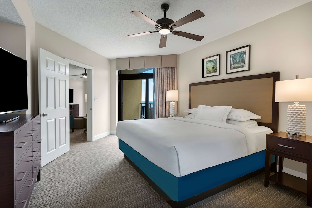 2 Bedroom, 1 King & 2 Queen Oceanview Suite, Accessible (Hearing, Tub) photo 2