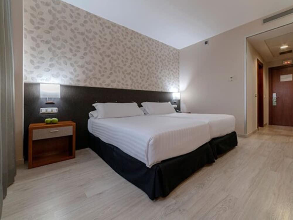 Double or Twin Room - Photo 2