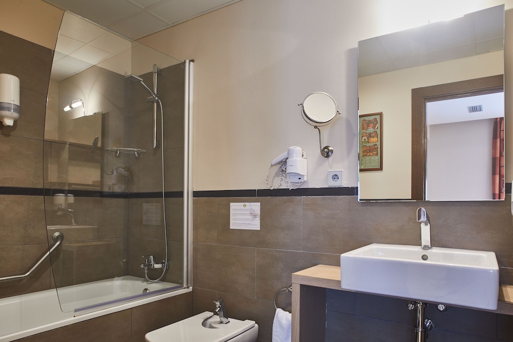 Family Quadruple Room - Photo 2