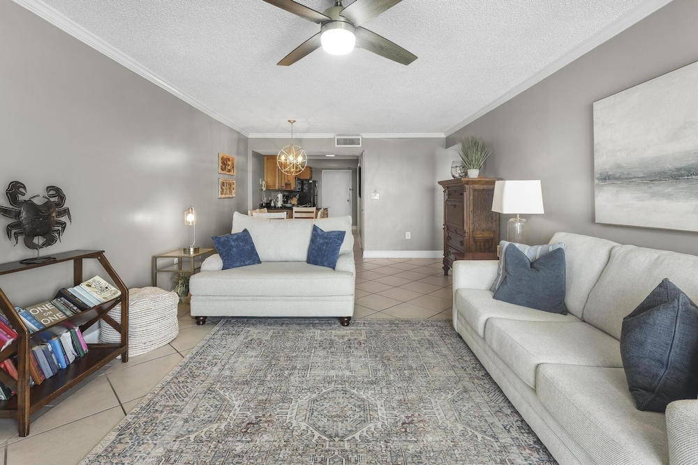 Condo, 2 Bedrooms