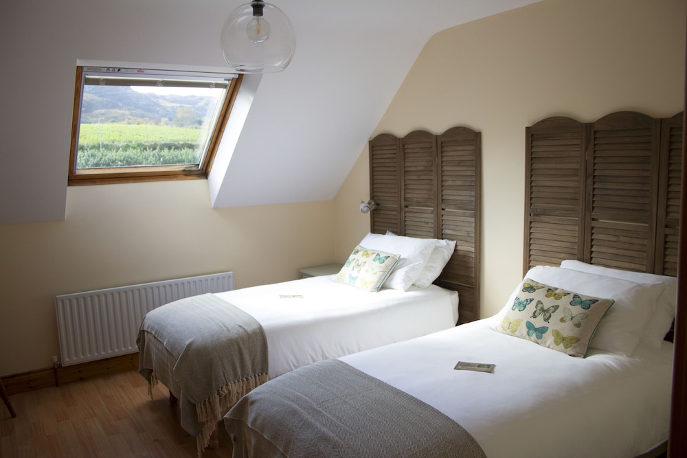 Twin Room, Mountain View (CLONMANY)